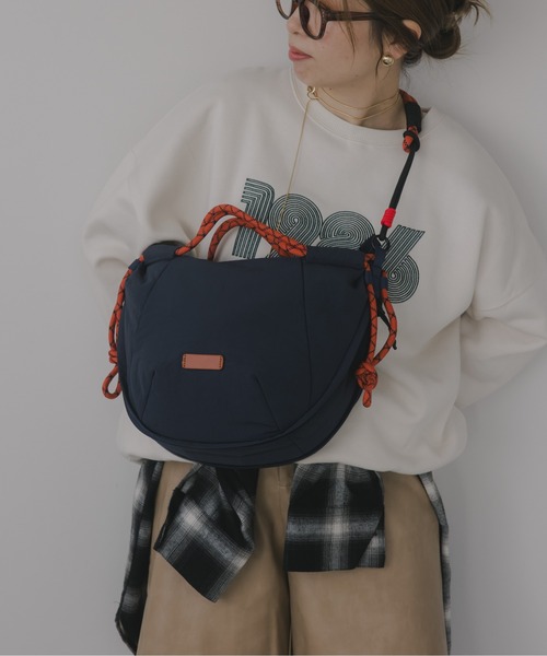 210nouve(トゥージュヌーブ)の「カラーコード ナイロン 2WAY バッグ(ショルダーバッグ・レディース・ネイビー/ベージュ/カーキ・FREE)」の6枚目の写真