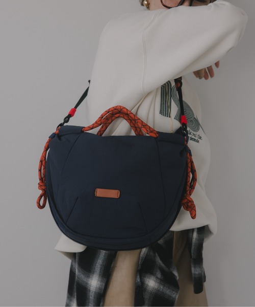 210nouve(トゥージュヌーブ)の「カラーコード ナイロン 2WAY バッグ(ショルダーバッグ・レディース・ネイビー/ベージュ/カーキ・FREE)」の8枚目の写真