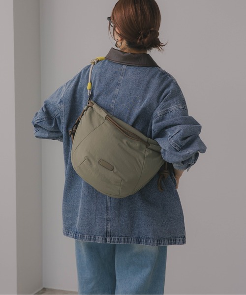 210nouve(トゥージュヌーブ)の「カラーコード ナイロン 2WAY バッグ(ショルダーバッグ・レディース・ベージュ/ネイビー/カーキ・FREE)」の8枚目の写真