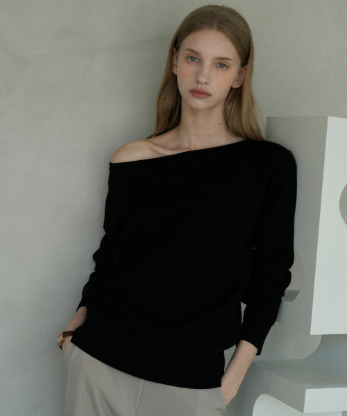 VLETI(ブレッティ)の「Boat-neck Rolled up Knit (black)(ニット/セーター・レディース・ブラック・FREE)」の1枚目の写真