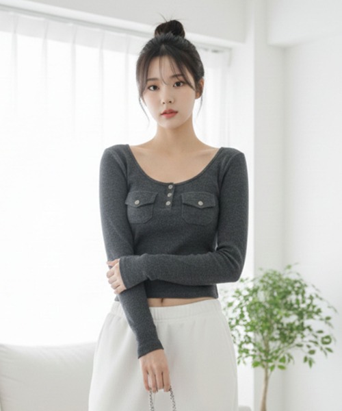 Pt18kg(プラチナイチハチキログラム)の「スクエアネック フロントボタンデザイントップス(Tシャツ/カットソー・レディース・ブラック/グレー/ホワイト・FREE)」の3枚目の写真