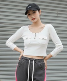 MKD.ZAKKA（エムケーディーザッカ）の「スクエアネック フロントボタンデザイントップス（Tシャツ/カットソー）」