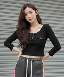 MKD.ZAKKA（エムケーディーザッカ）の「スクエアネック フロントボタンデザイントップス（Tシャツ/カットソー）」