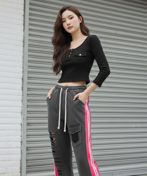 Pt18kg(プラチナイチハチキログラム)の「スクエアネック フロントボタンデザイントップス(Tシャツ/カットソー・レディース・ブラック/グレー/ホワイト・FREE)」の4枚目の写真