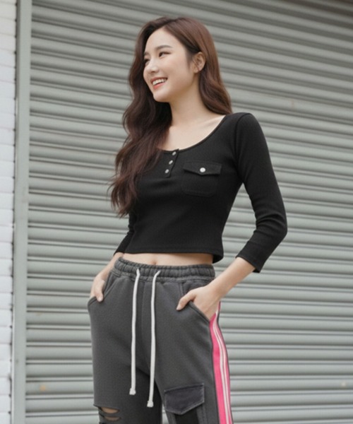 Pt18kg(プラチナイチハチキログラム)の「スクエアネック フロントボタンデザイントップス(Tシャツ/カットソー・レディース・ブラック/グレー/ホワイト・FREE)」の6枚目の写真