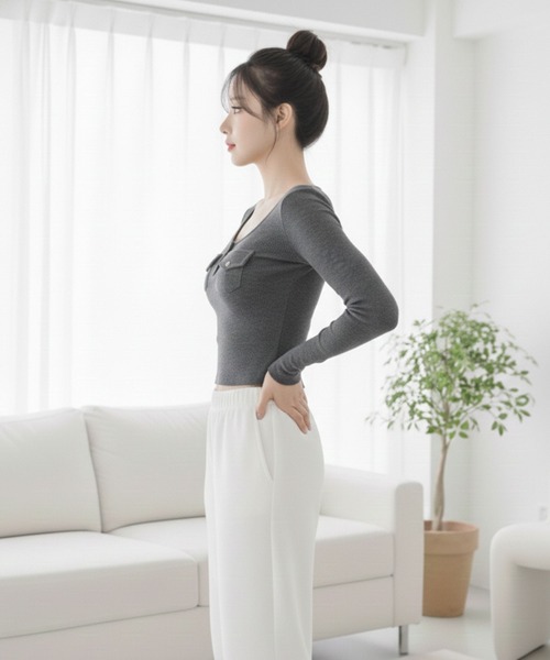 Pt18kg(プラチナイチハチキログラム)の「スクエアネック フロントボタンデザイントップス(Tシャツ/カットソー・レディース・ブラック/グレー/ホワイト・FREE)」の16枚目の写真