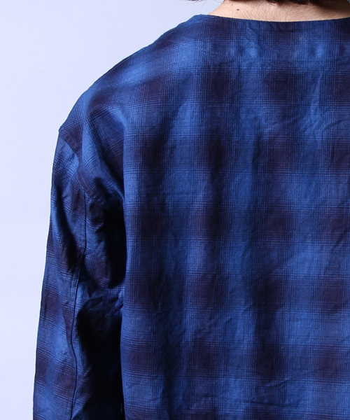 AMERICAN RAG CIE（アメリカンラグシー）の「AMERICAN RAG CIE インディゴオンブレープルオーバーシャツ（シャツ/ブラウス・メンズ・インディゴブルー・2/1）」の9枚目の写真