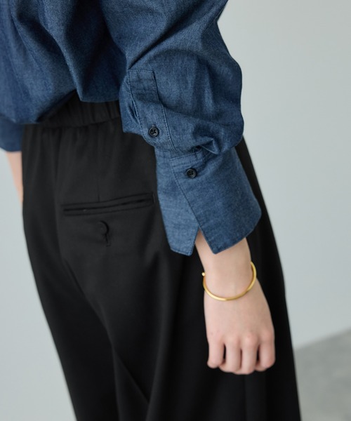 ROPE'（ロペ）の「トリアセツイル ワンタックイージーワイドパンツ(デニムライク)/イージーケア・セットアップ対応（スラックス・レディース・ブラック/ブルー系その他3・36/38/40）」の5枚目の写真
