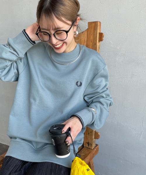 FRED PERRY（フレッドペリー）の「[FRED PERRY/フレッドペリー] ワンポイント刺繍ロゴ クルーネックスウェット M7535（スウェット・レディース・ネイビー系/ブルー系/イエロー系/ボルドー/キャメル/グリーン/ブルー/ダークグリーン/ワイン/アイボリー/グレイッシュベージュ/ライトベージュ・XL/L/M/S）」の7枚目の写真