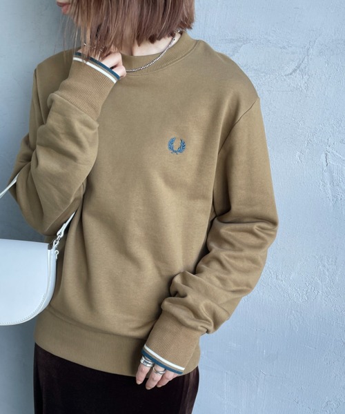 FRED PERRY（フレッドペリー）の「[FRED PERRY/フレッドペリー] ワンポイント刺繍ロゴ クルーネックスウェット M7535（スウェット・レディース・ネイビー系/ブルー系/イエロー系/ボルドー/キャメル/グリーン/ブルー/ダークグリーン/ワイン/アイボリー/グレイッシュベージュ/ライトベージュ・XL/L/M/S）」の9枚目の写真