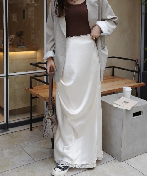 jumelle(ジュメロ)の「ドレープサテンスカート(スカート・レディース・アイボリー・SMALL/MEDIUM)」の1枚目の写真