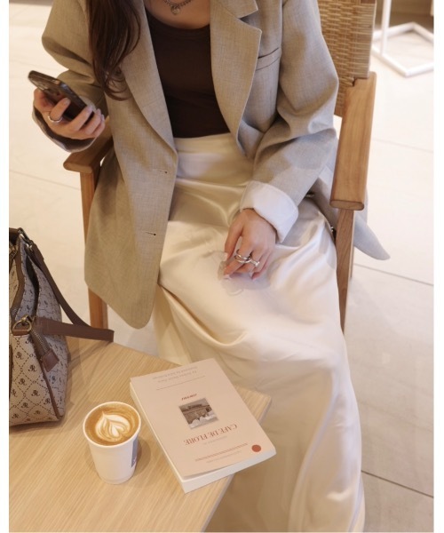 jumelle(ジュメロ)の「ドレープサテンスカート(スカート・レディース・アイボリー・SMALL/MEDIUM)」の14枚目の写真