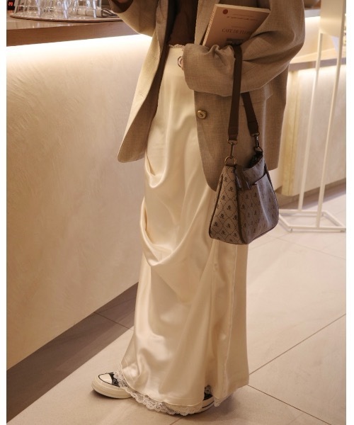 jumelle(ジュメロ)の「ドレープサテンスカート(スカート・レディース・アイボリー・SMALL/MEDIUM)」の6枚目の写真