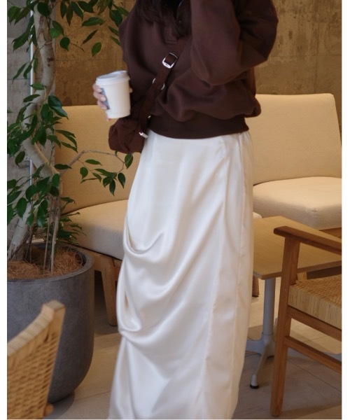jumelle(ジュメロ)の「ドレープサテンスカート(スカート・レディース・アイボリー・SMALL/MEDIUM)」の18枚目の写真