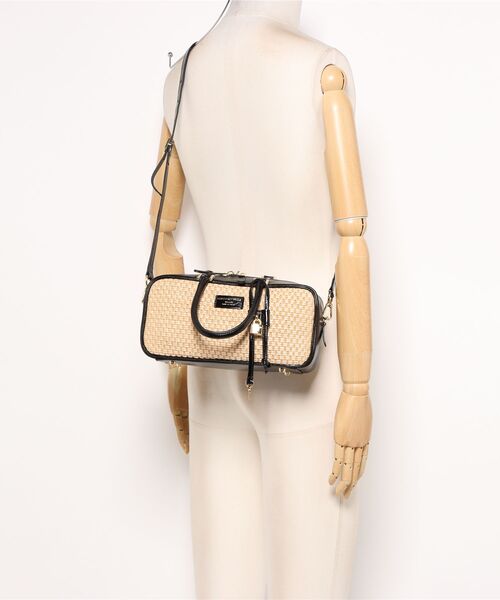CHRISTIAN VILLA(クリスチャンヴィラ)の「【CHRISTIAN VILLA】チャーム付きラフィアコンビ横長バッグ(Q66418)(ハンドバッグ・レディース・ブラック系その他・ALL)」の5枚目の写真
