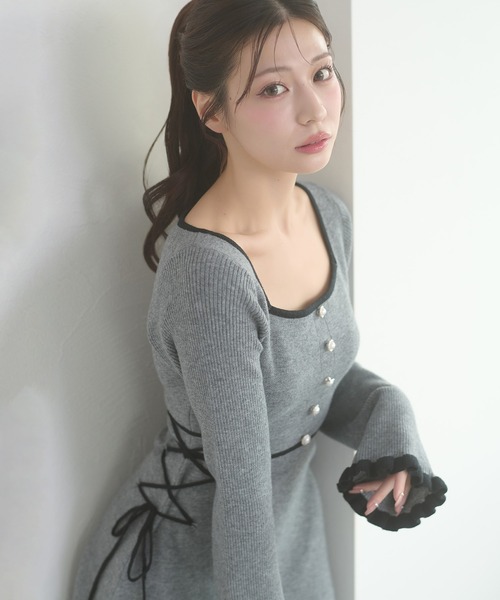 Ambre Neige(アンブルネージュ)の「side lace up flare mini knit dress / サイドレースアップフレアミニニットワンピース(ワンピース・レディース・チャコールグレー/ブラック・FREE)」の4枚目の写真