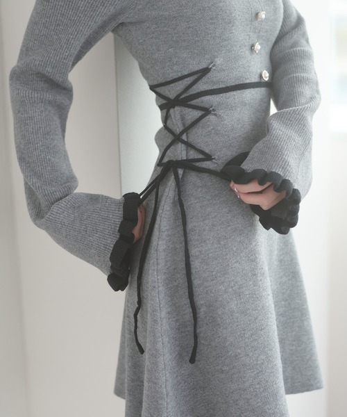 Ambre Neige(アンブルネージュ)の「side lace up flare mini knit dress / サイドレースアップフレアミニニットワンピース(ワンピース・レディース・チャコールグレー/ブラック・FREE)」の5枚目の写真