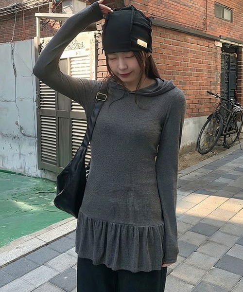 HEILIS(ヘイリス)の「ペプラムフーディーカットソー / オフホワイト アイボリー グレー ブラック カットソー 長袖 トップス 春服 夏服 秋服 インナー 韓国 ノームコア カジュアル シンプル 無地 Tシャツ コンパクト(Tシャツ/カットソー・レディース・グレー/ブラック/ホワイト・FREE)」の12枚目の写真