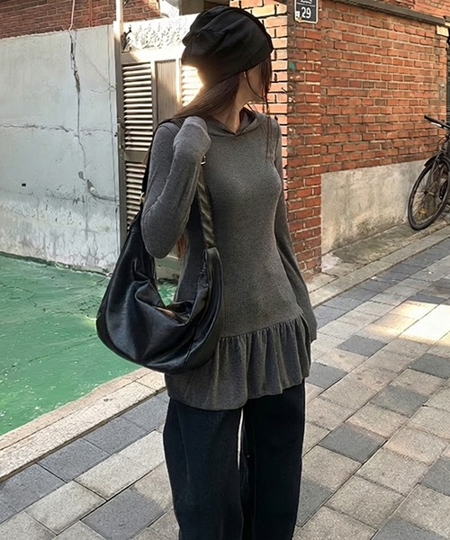 HEILIS(ヘイリス)の「ペプラムフーディーカットソー / オフホワイト アイボリー グレー ブラック カットソー 長袖 トップス 春服 夏服 秋服 インナー 韓国 ノームコア カジュアル シンプル 無地 Tシャツ コンパクト(Tシャツ/カットソー・レディース・グレー/ブラック/ホワイト・FREE)」の13枚目の写真