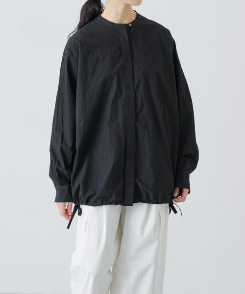 かぐれ(カグレ)の「ノーカラークルーネックオーバーシャツ(シャツ/ブラウス・レディース・ブラック/オフホワイト・FREE)」の1枚目の写真