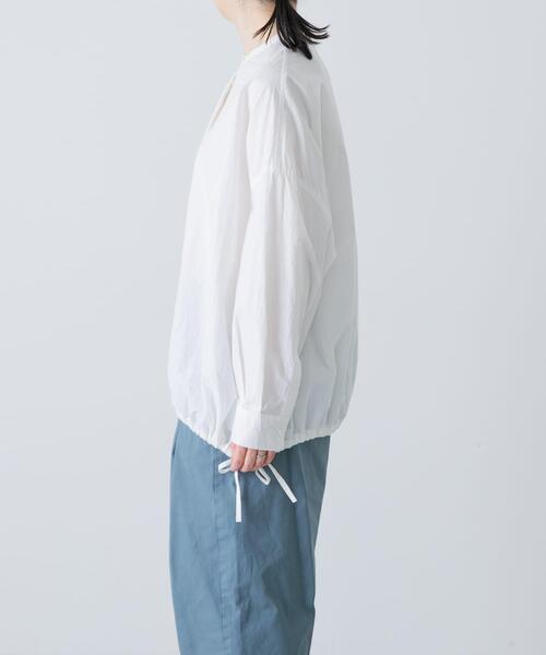 かぐれ(カグレ)の「ノーカラークルーネックオーバーシャツ(シャツ/ブラウス・レディース・ブラック/オフホワイト・FREE)」の11枚目の写真