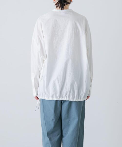 かぐれ(カグレ)の「ノーカラークルーネックオーバーシャツ(シャツ/ブラウス・レディース・ブラック/オフホワイト・FREE)」の12枚目の写真