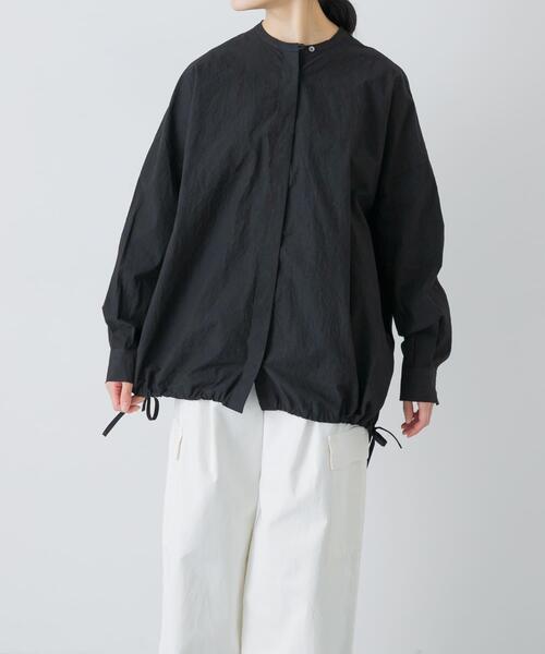 かぐれ(カグレ)の「ノーカラークルーネックオーバーシャツ(シャツ/ブラウス・レディース・ブラック/オフホワイト・FREE)」の22枚目の写真