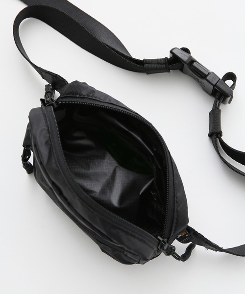 HOLIDAY(ホリデイ)の「HOLIDAY PACKABLE MINI MINI WAIST BAG ホリデイパッカブルミニミニウエストバッグ(ボディバッグ/ウエストポーチ・レディース・ブラック・ONE SIZE)」の4枚目の写真