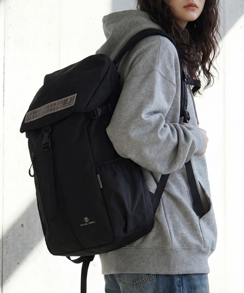 MICHAEL LINNELL(マイケル リンネル)の「【MICHAEL LINNELL/マイケルリンネル】Big Backpack/ビッグ バックパック(容量:約32L)(バックパック/リュック・メンズ・ブラック×レッド/ブラック×シルバー/ブラック×ブラック・FREE)」の3枚目の写真