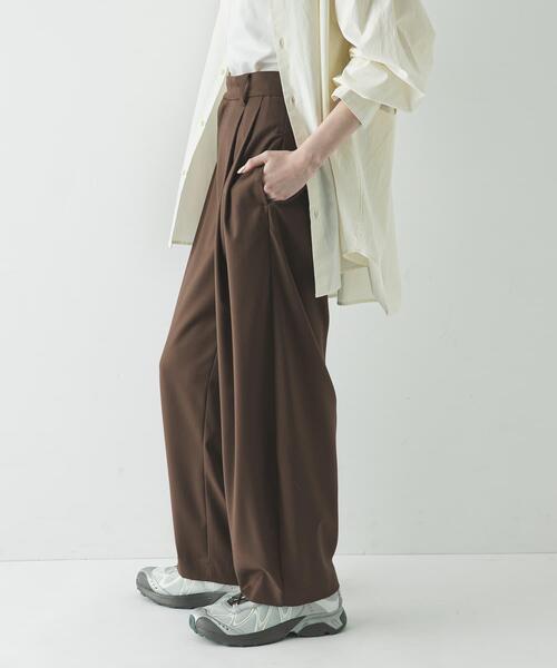 URBAN RESEARCH（アーバンリサーチ）の「タックカーブスラックス（その他パンツ・レディース・ブラウン/チャコールグレー・36/40/38）」の3枚目の写真