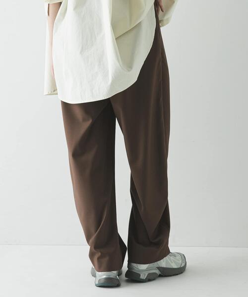 URBAN RESEARCH（アーバンリサーチ）の「タックカーブスラックス（その他パンツ・レディース・ブラウン/チャコールグレー・36/40/38）」の4枚目の写真