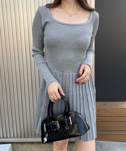 ROGER AND RAW(ロジャーアンドロウ)の「スクエアネックフィット&フレアミニワンピース(ワンピース・レディース・ベージュ/ブラック/グレー・FREE)」の20枚目の写真