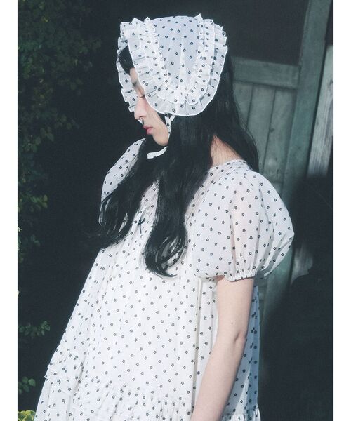 merry jenny（メリージェニー）の「petit flowerフロッキーヘッドドレス（カチューシャ・レディース・オフホワイト/ブラック・FREE）」の3枚目の写真