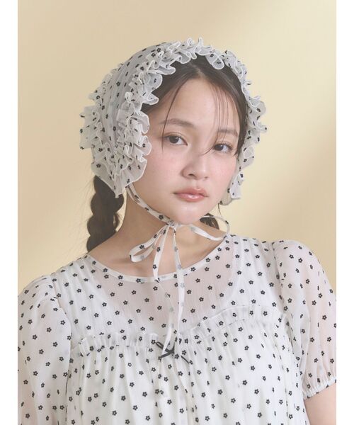 merry jenny（メリージェニー）の「petit flowerフロッキーヘッドドレス（カチューシャ・レディース・オフホワイト/ブラック・FREE）」の6枚目の写真