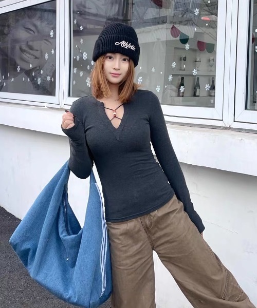 FUNdaysion(ファンデイション)の「Vネックコードデザイントップス(シャツ/ブラウス・レディース・ダークグレー・M)」の10枚目の写真