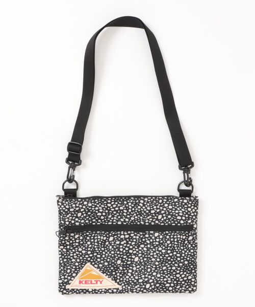 TSURUYA(ツルヤ)の「《KELTY》DP FLAT POUCH SM(ショルダーバッグ・メンズ・ブラック/グレー/ゴールド/ベージュ・フリー)」の2枚目の写真