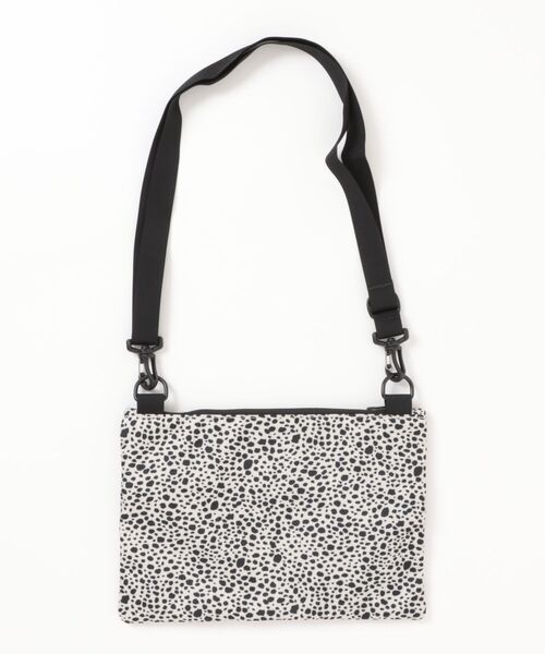TSURUYA(ツルヤ)の「《KELTY》DP FLAT POUCH SM(ショルダーバッグ・メンズ・ブラック/グレー/ゴールド/ベージュ・フリー)」の5枚目の写真