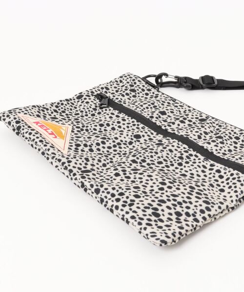 TSURUYA(ツルヤ)の「《KELTY》DP FLAT POUCH SM(ショルダーバッグ・メンズ・ブラック/グレー/ゴールド/ベージュ・フリー)」の6枚目の写真