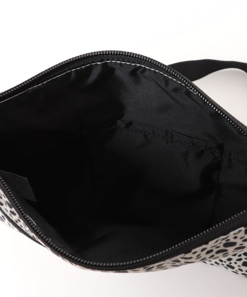 TSURUYA(ツルヤ)の「《KELTY》DP FLAT POUCH SM(ショルダーバッグ・メンズ・ブラック/グレー/ゴールド/ベージュ・フリー)」の7枚目の写真