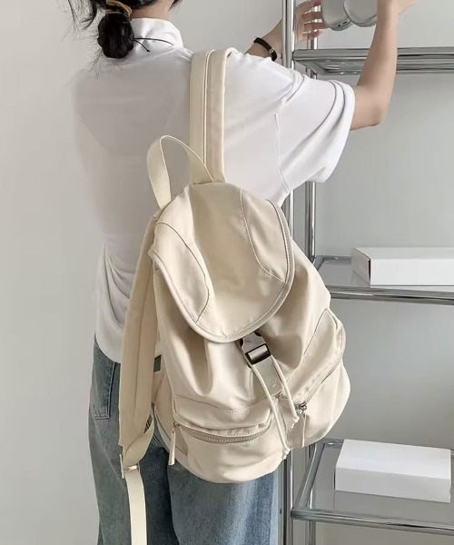 ammy.(エイミードット)の「【 ammy. / エイミードット 】 ラウンドフォルム フラップ バックパック(バックパック/リュック・レディース・ダークブラウン/アイボリー/ブラック・FREE)」の5枚目の写真