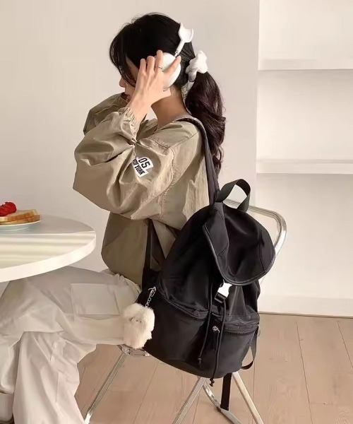 ammy.(エイミードット)の「【 ammy. / エイミードット 】 ラウンドフォルム フラップ バックパック(バックパック/リュック・レディース・ダークブラウン/アイボリー/ブラック・FREE)」の11枚目の写真