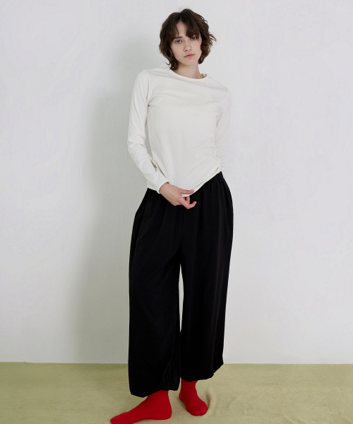 DEVIWEAR（デヴィウェア）の「女性ヨガウェア DEVI-DO1003-ブラック ピラティス [DO] ベーシックバルーンハーレムパンツ（スウェットパンツ・レディース・ブラック・FREE）」の2枚目の写真