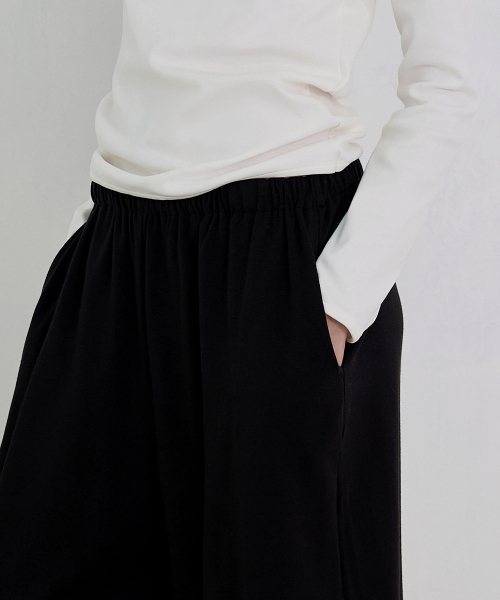 DEVIWEAR（デヴィウェア）の「女性ヨガウェア DEVI-DO1003-ブラック ピラティス [DO] ベーシックバルーンハーレムパンツ（スウェットパンツ・レディース・ブラック・FREE）」の4枚目の写真
