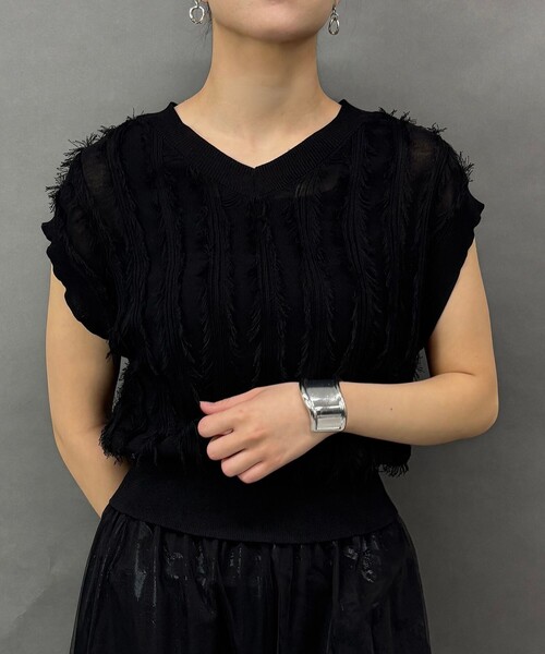 NICOLE white（ニコルホワイト）の「フリンジニットプルオーバー（ニット/セーター・レディース・ブラック・FREE）」の4枚目の写真