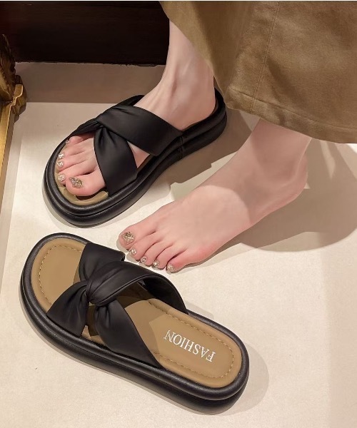 Teem Store(チームストア)の「クロスベルト厚底サンダル 脚盛れ(サンダル・レディース・アイボリー/ブラック・M/L)」の5枚目の写真