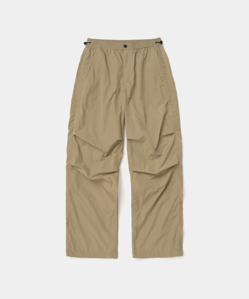 UNIFORM BRIDGE(ユニフォームブリッジ)の「nylon parachute pocket pants beige(スウェットパンツ・メンズ・その他・MEDIUM/LARGE/X-LARGE/XX-LARGE)」の1枚目の写真
