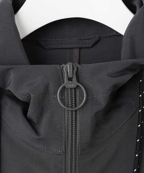 J.PRESS YORK STREET(ジェイプレスヨークストリート)の「【UNISEX】リップストップ マウンテンパーカー(マウンテンパーカー・メンズ・グレー系/カーキ系/ベージュ系・SMALL/MEDIUM/LARGE)」の9枚目の写真