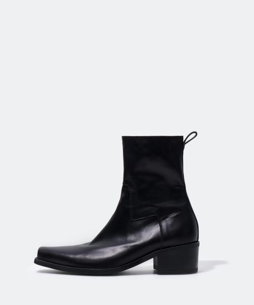YUJI(ユジ)の「RIRI CHELSEA BOOT BLACK(ブーツ・レディース・ブラック・26cm/26.5cm/27cm/27.5cm/28cm)」の1枚目の写真