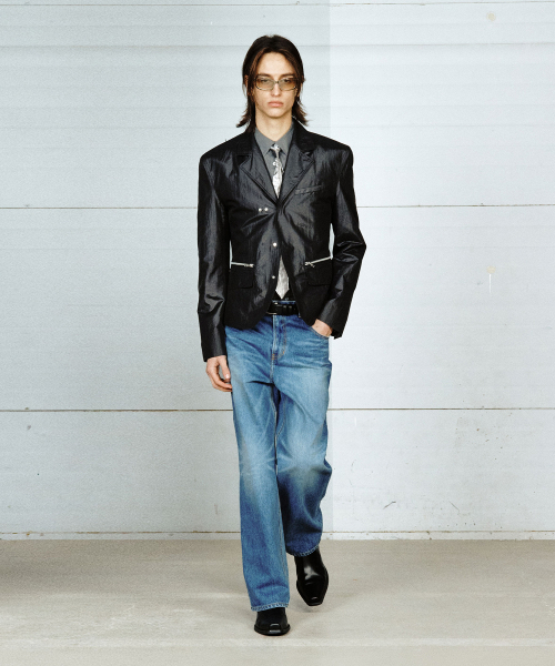 YUJI(ユジ)の「RIRI CHELSEA BOOT BLACK(ブーツ・レディース・ブラック・26cm/26.5cm/27cm/27.5cm/28cm)」の2枚目の写真