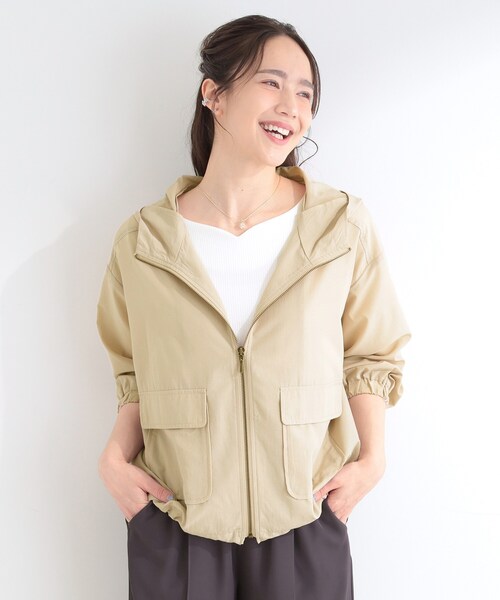 SHOO・LA・RUE(シューラルー)の「【S-LL/UV】季節の変わり目に ゴールドパーツが上品なフード付きブルゾン(ブルゾン・レディース・チャコールグレー/オフホワイト/ベージュ・04/03/01/02)」の8枚目の写真